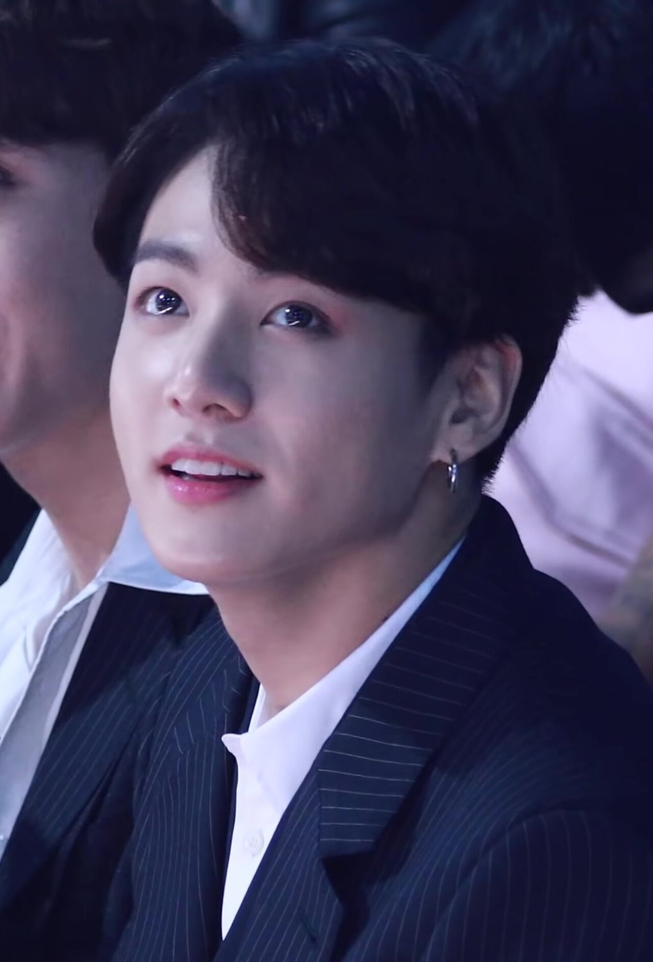 Jungkook defendido após acusação de comportamento impróprio